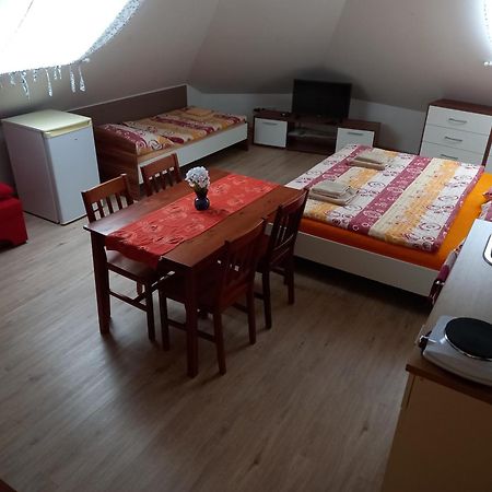 Alegria Natur Apartments Микулов Екстериор снимка