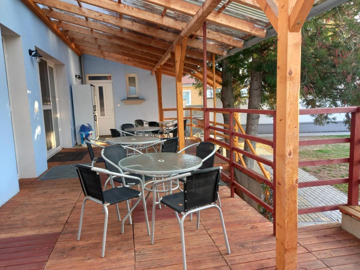 Alegria Natur Apartments Микулов Екстериор снимка