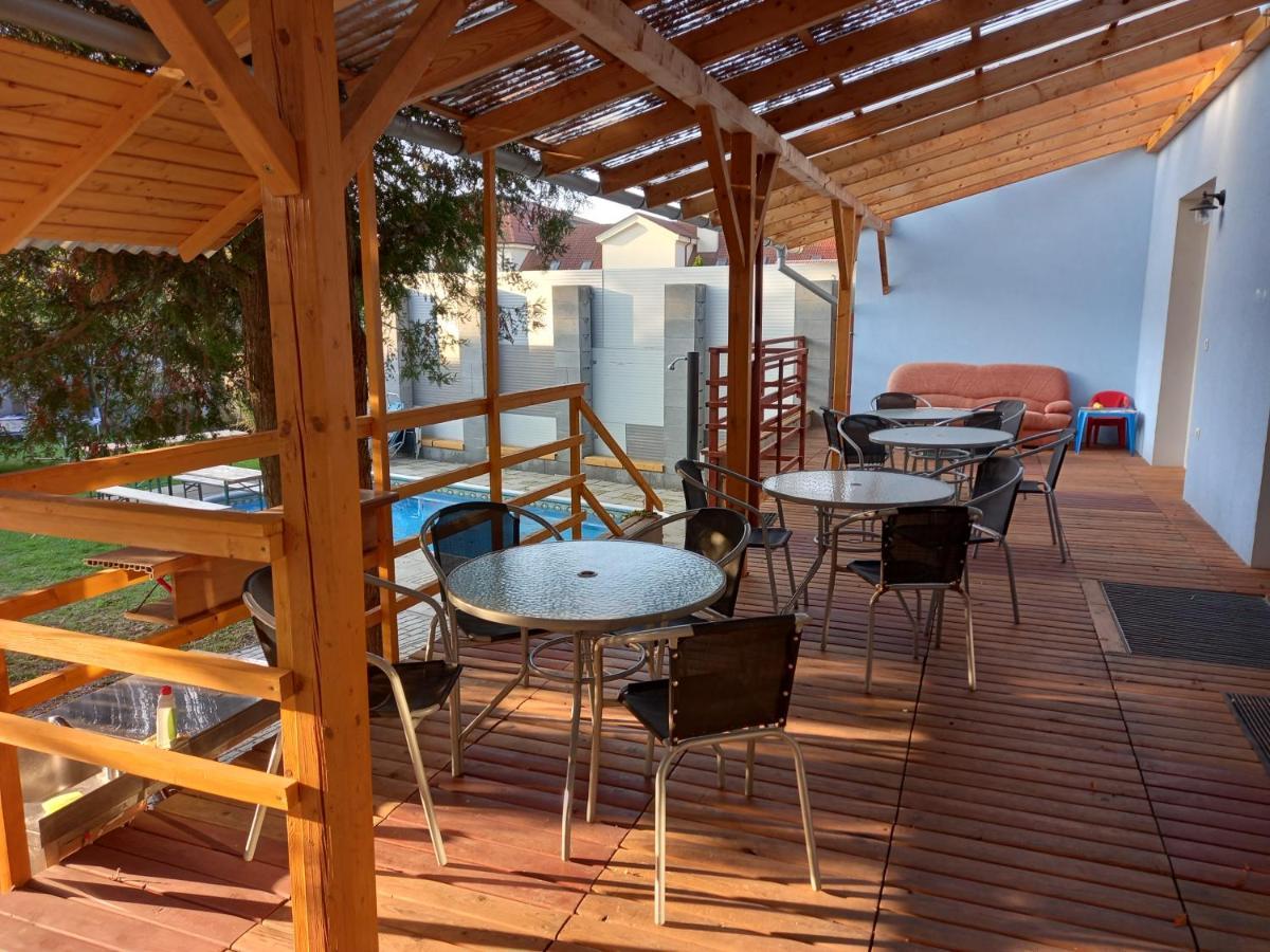 Alegria Natur Apartments Микулов Екстериор снимка
